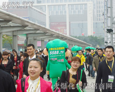 �𱬾W����һ�w��(chu��ng)�µ��Ċ^����ǰ