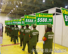 �𱬾Gɫ܊�b�����(du��)��^��׷��������ֱǰ