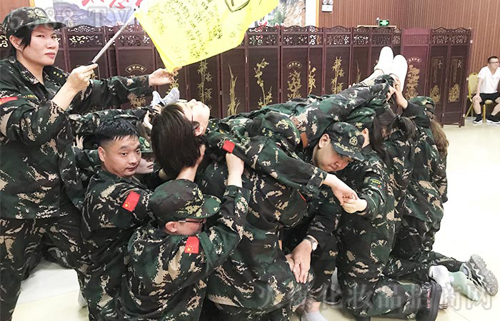 披荊斬棘的火爆精英