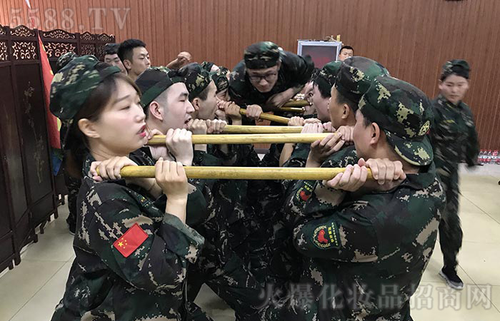 披荊斬棘的火爆精英