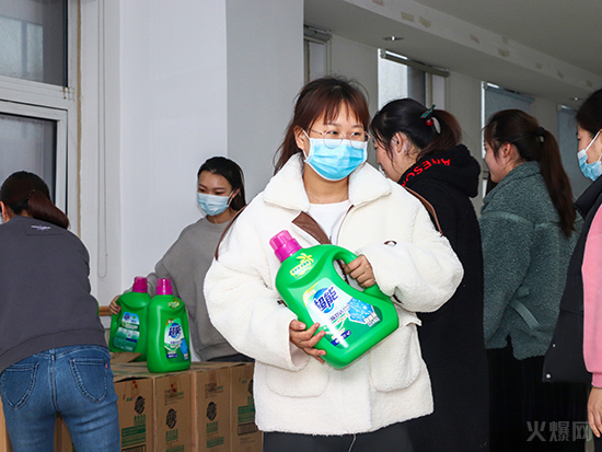 ��(��i)����Ů��(ji��)���𱬾W(w��ng)�ɰl(f��)Ů�񌣌ٶY��