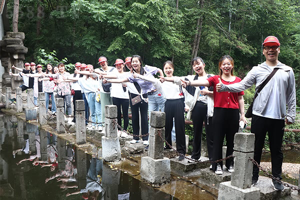 ɽˮ�f�������к��\