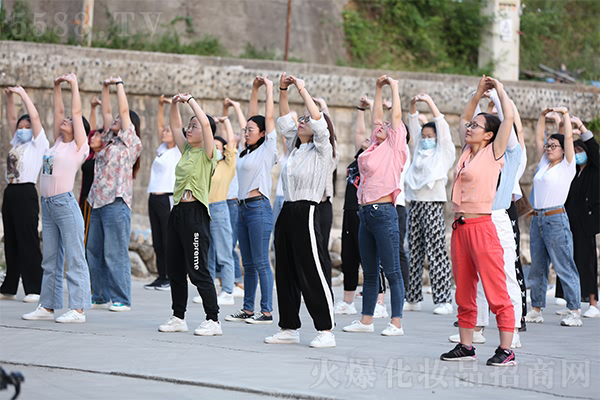 һ�����ɽ��