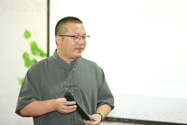 һ������һ�l�ģ�һ��������һ��ǰ�M��