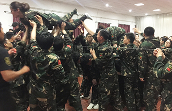 ֻ���B��(qi��ng)ƴ�������ܳ�Խ������