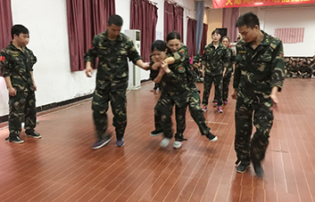 �����X�����Ʊ��O�ޣ��@һ·�҂��A��Ư����