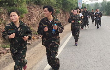 15����ͽ��ĥ�Z���𱬾W(w��ng)�T�;�Ӣ�F(tu��n)�(du��)���O����