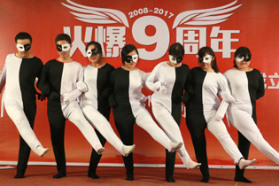 �{(di��o)ζƷ���ڰ��䡷��(chu��ng)���赸����һ�ӵ�ҕ�X(ju��)�_����